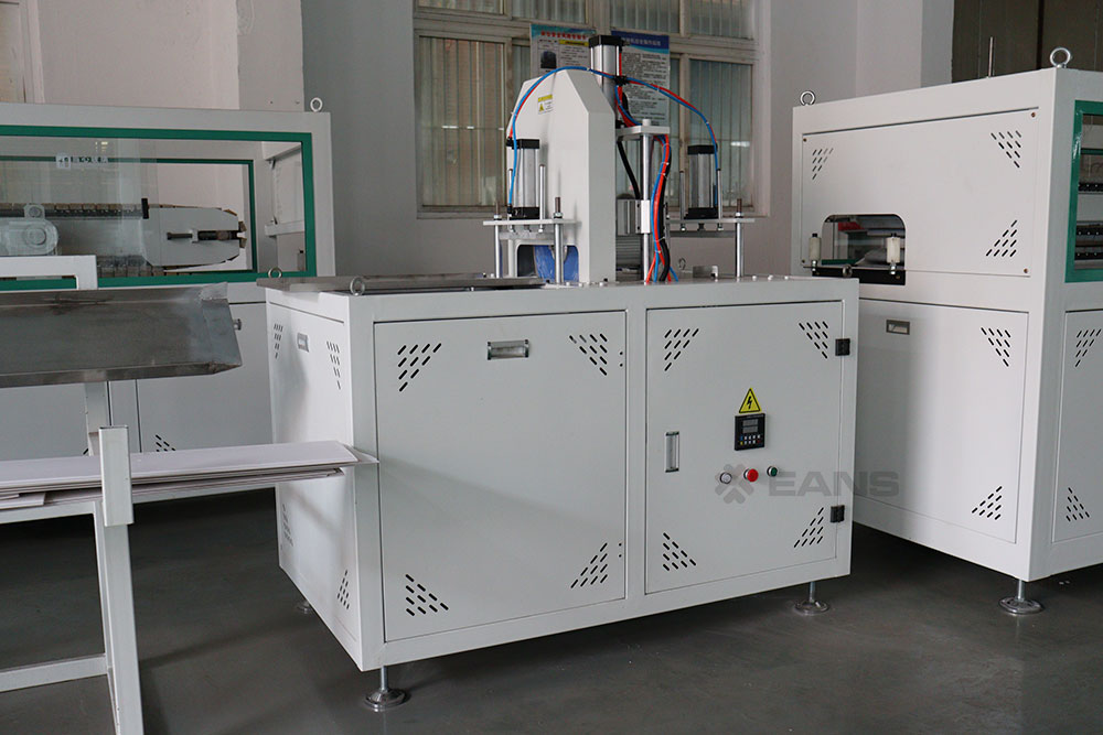 PVC wall panel production line Ligne de production de panneaux muraux en PVC