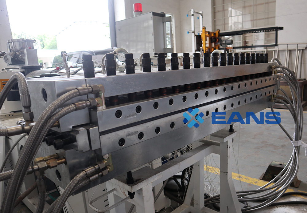 Machine de fabrication de panneaux de mousse PVC WPC de haute qualité