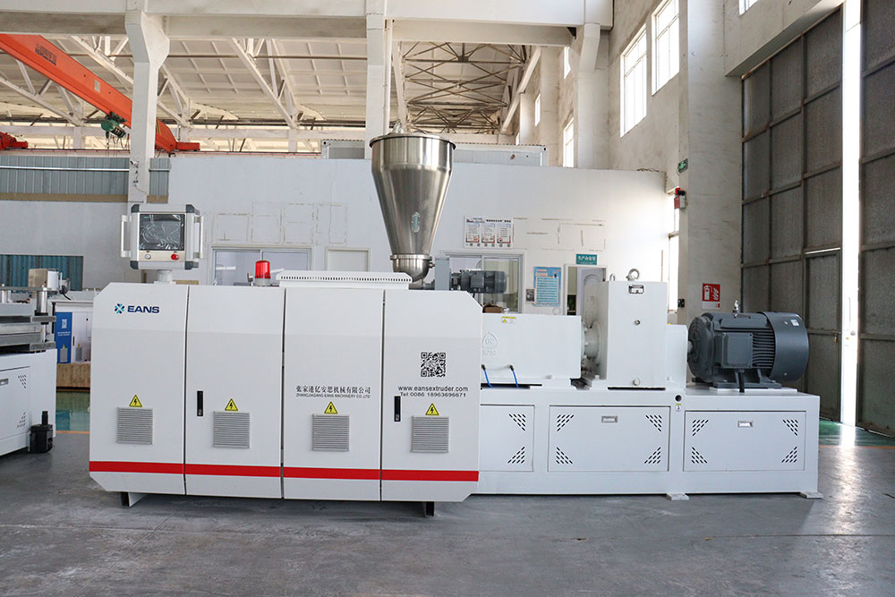 Extrudeuse de panneaux de mousse PVC