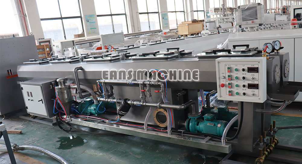 Machine de refroidissement de tuyaux en PVC