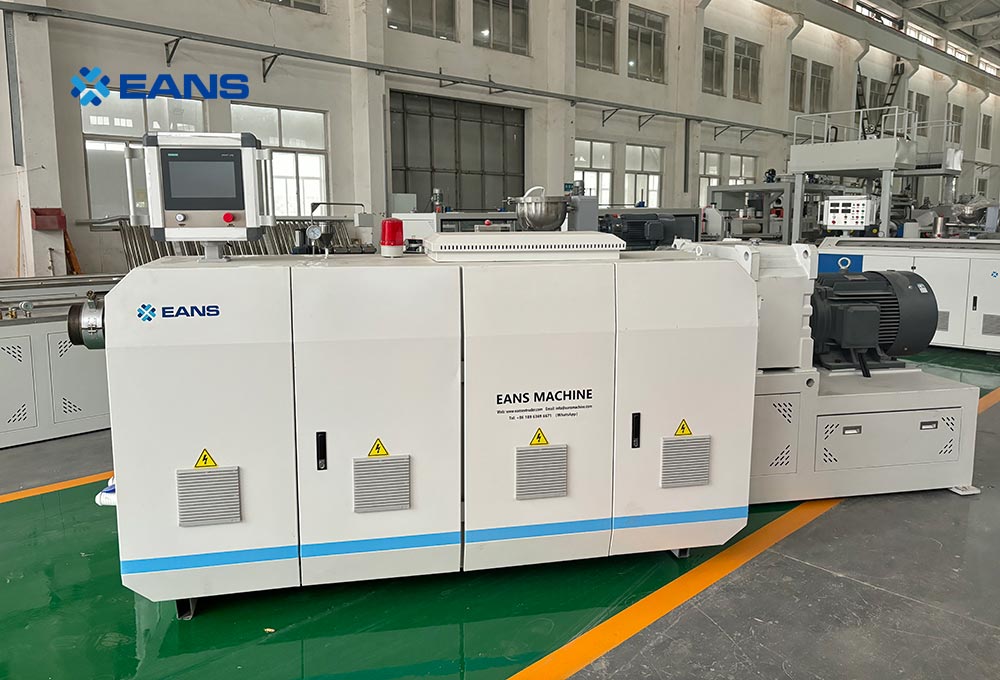 porte WPC faisant la machine