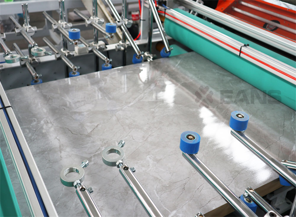 machine de stratification de panneau de mousse de PVC