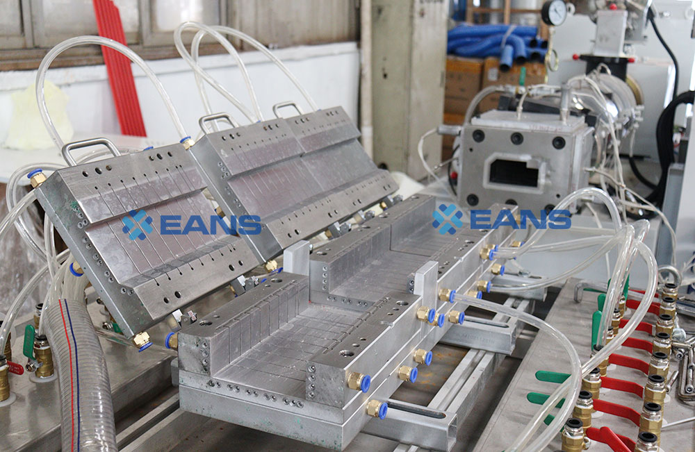 extrudeuse de cadre de porte WPC