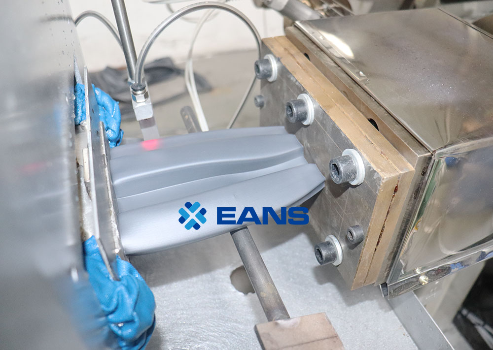 Machine de fabrication de rev&ecirc;tement mural PS