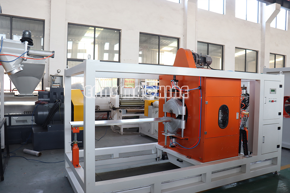 Machine de fabrication de tuyaux 