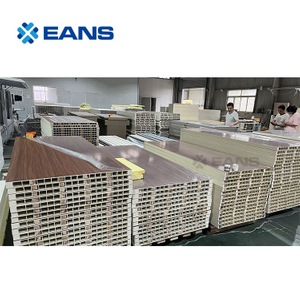 Porte composite WPC faisant la machine