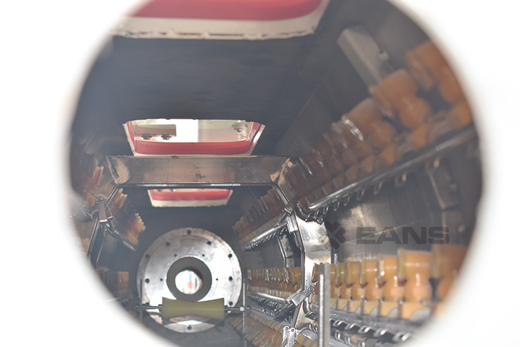 Machine &agrave; tuyaux en PVC