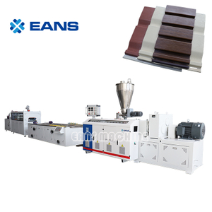 Machine de fabrication de panneaux muraux de soffite en PVC