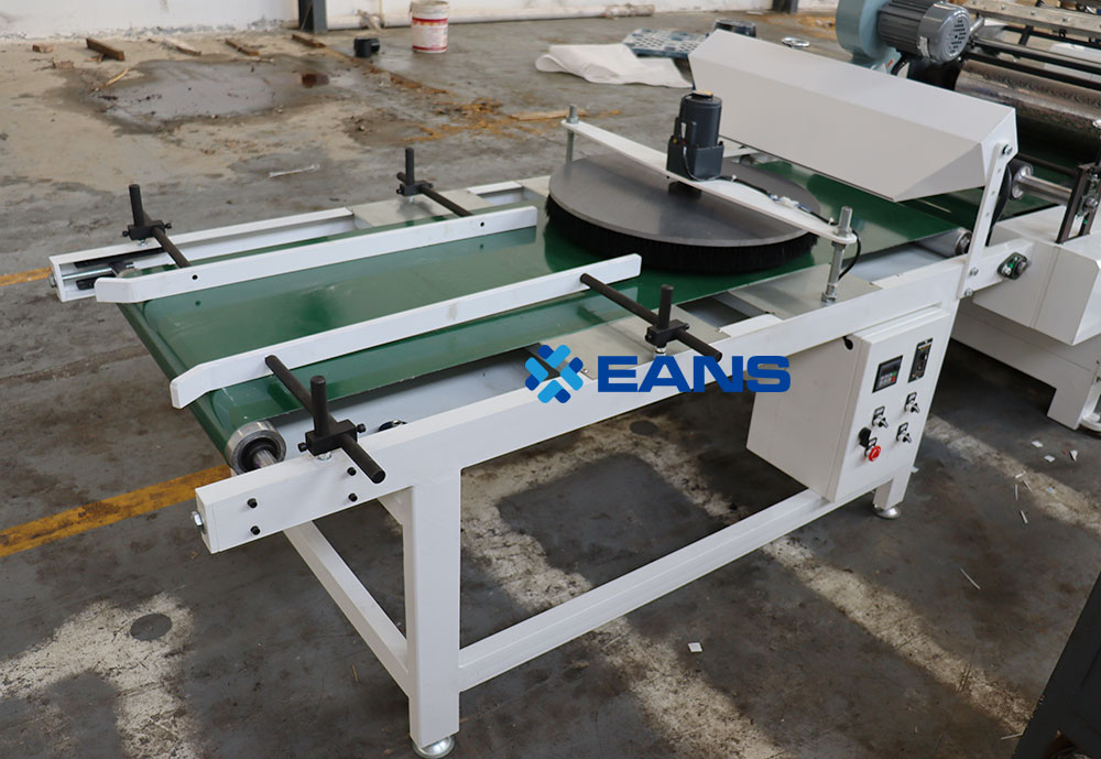 ligne de rev&ecirc;tement de panneaux en PVC