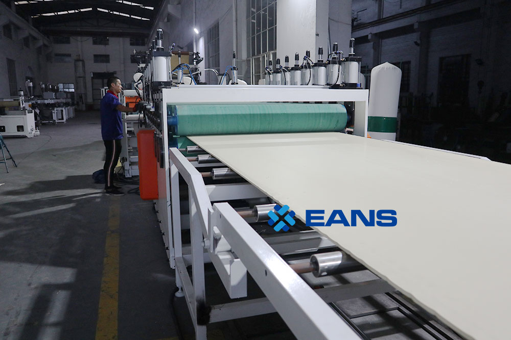 ligne de production de panneaux de mousse WPC