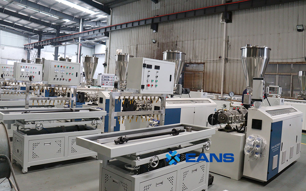 Ligne de production de panneaux muraux en PVC