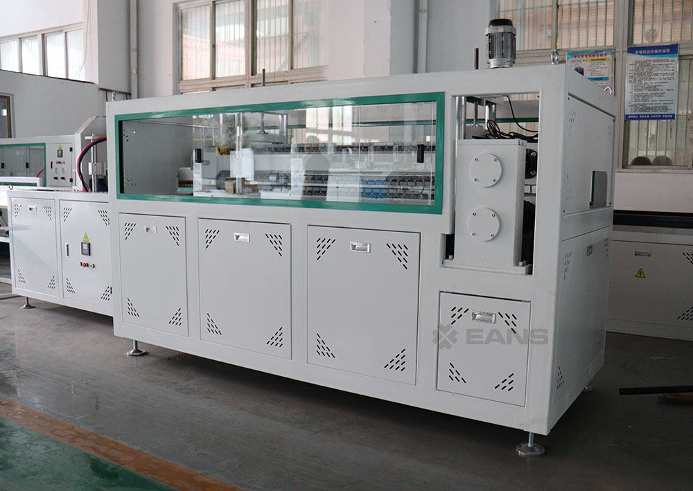 Ligne de production de panneaux muraux en PVC