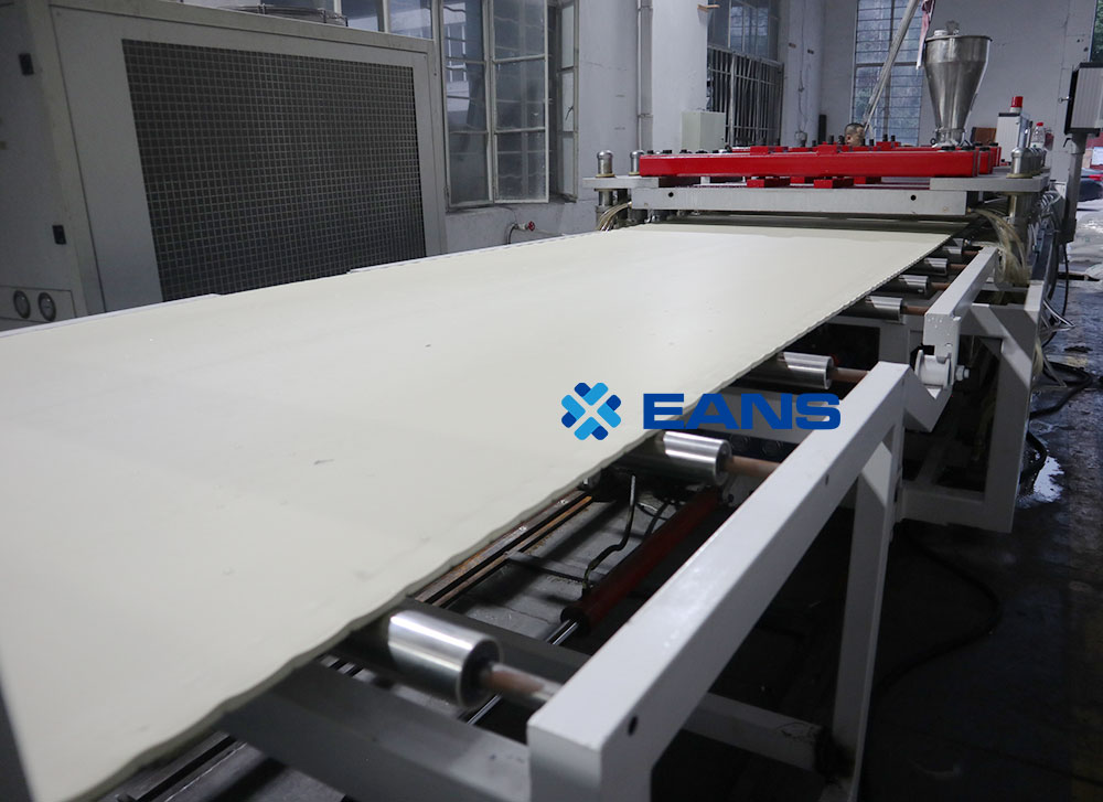 Machine d'extrudeuse de panneaux de mousse PVC, 