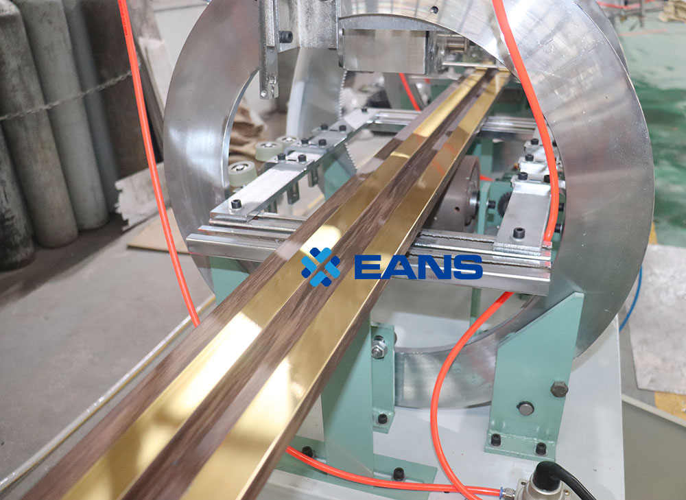 Machine de fabrication de panneaux PS