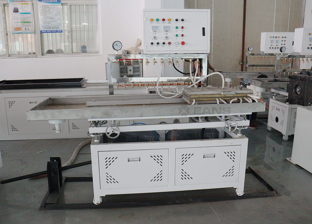 Ligne de production de panneaux muraux en PVC