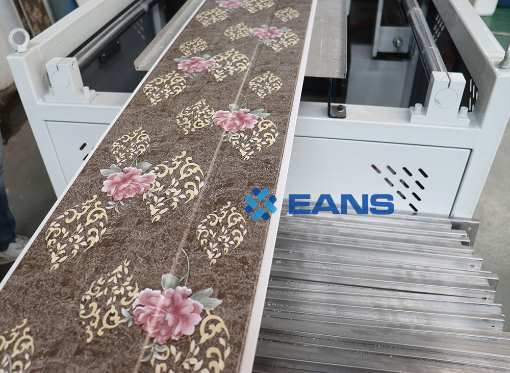 ligne de production de panneaux muraux en PVC