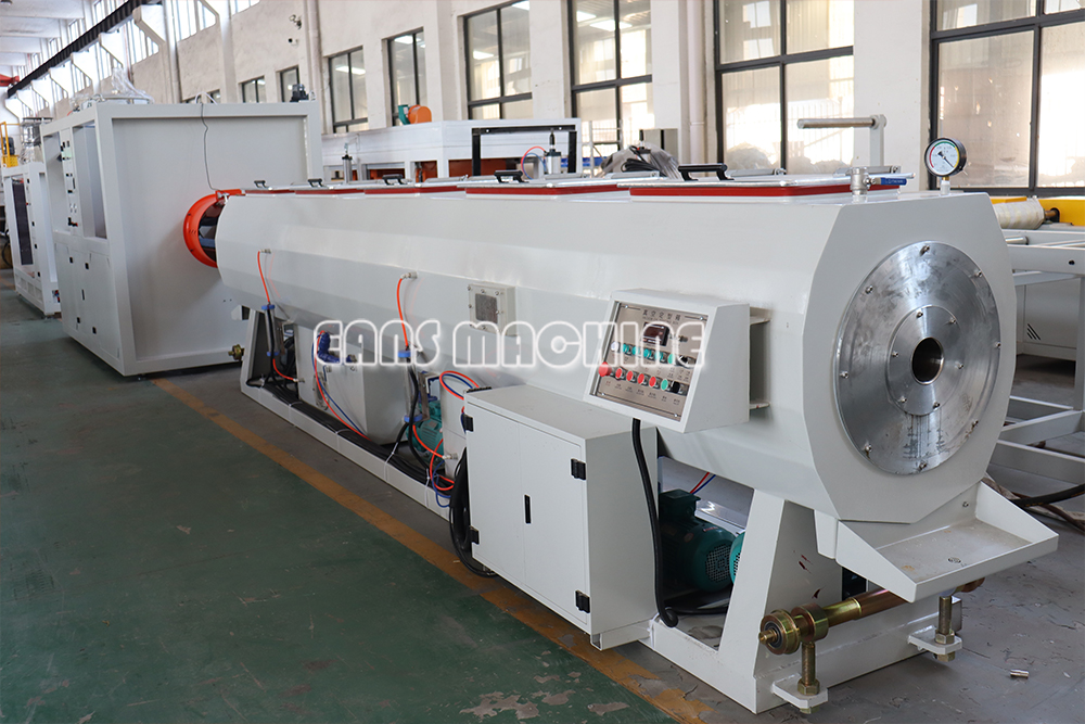 Machine d'extrusion de tuyaux en PVC